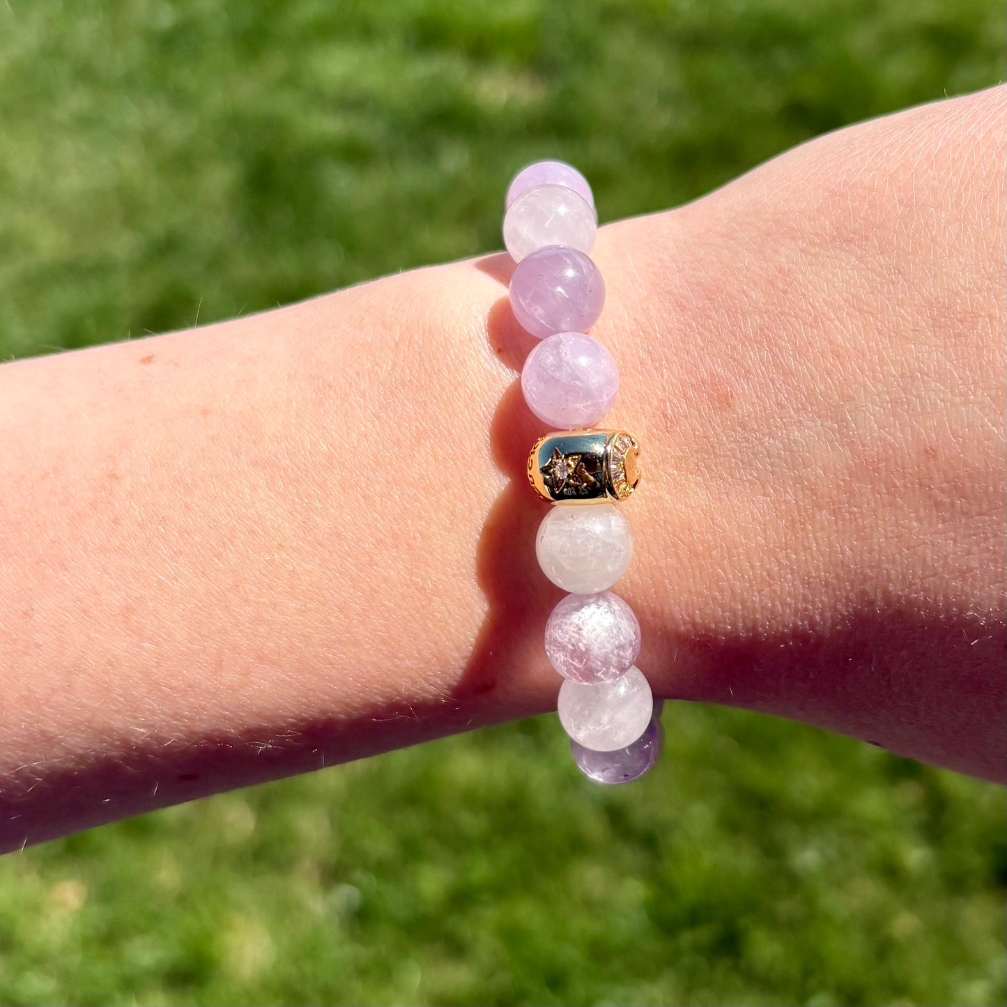 Lavender Amethyst “Good Luck” Bracelet – 10mm Gemstone Stretch with Gold Horseshoe Charm