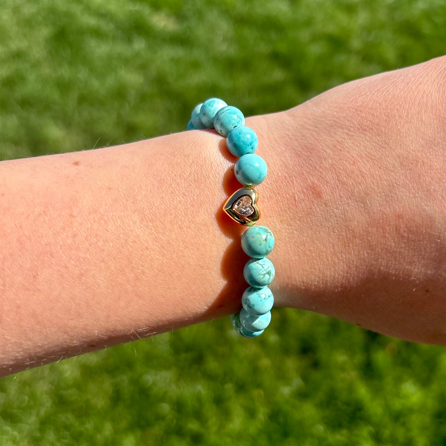 Turquoise Howlite Bracelet with Gold Heart Charm – 8mm Gemstone Stretch Bracelet