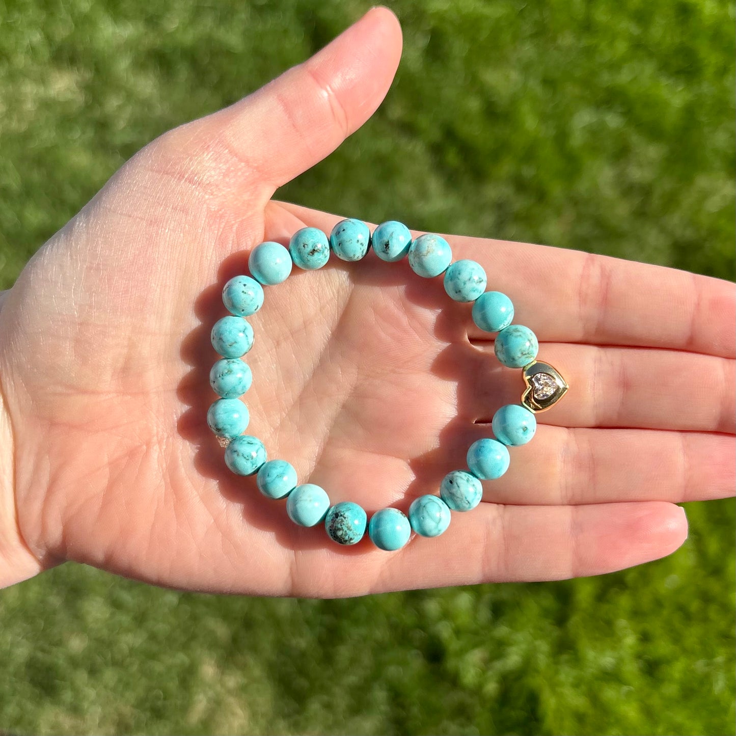 Turquoise Howlite Bracelet with Gold Heart Charm – 8mm Gemstone Stretch Bracelet