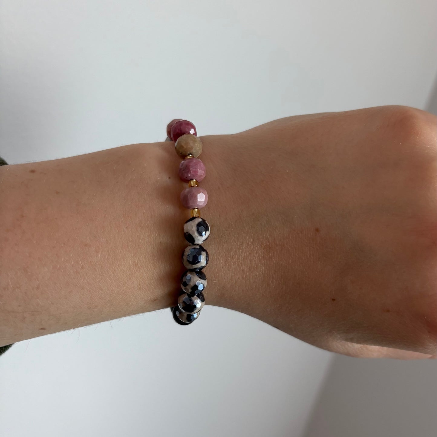 Rhodonite, Sardonyx & Howlite Stretch Bracelet