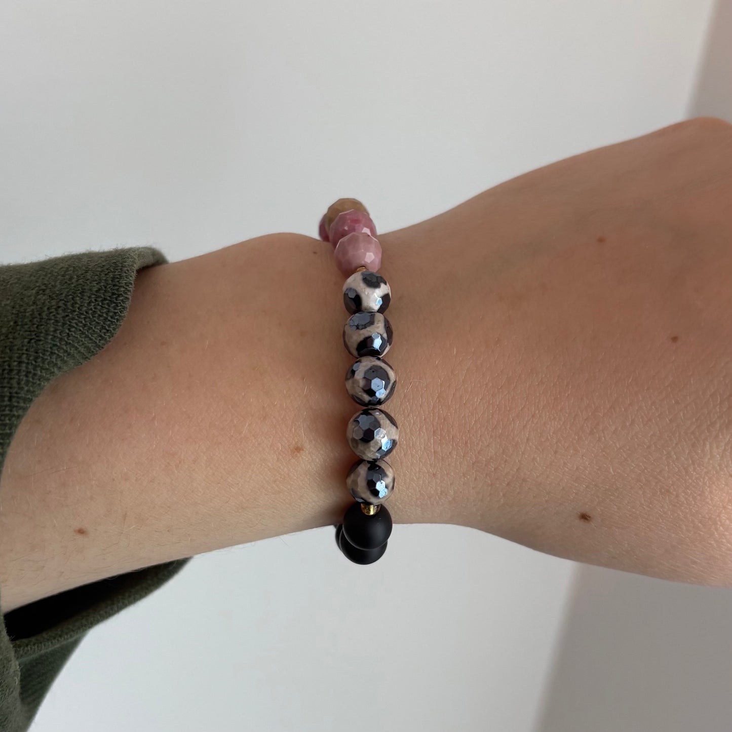 Rhodonite, Sardonyx & Howlite Stretch Bracelet