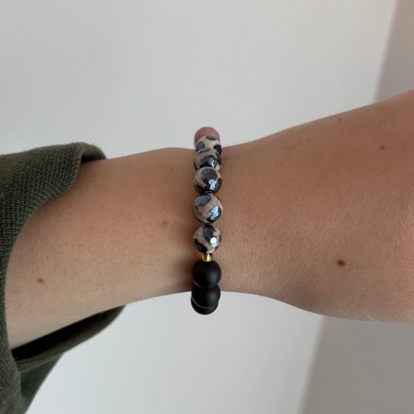 Rhodonite, Sardonyx & Howlite Stretch Bracelet